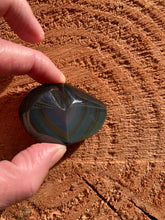 Charger l'image dans la galerie, Cœur en obsidienne œil céleste- vertus de l’obsidienne arc-en-ciel en lithothérapie