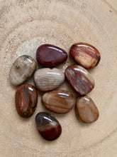 Charger l'image dans la galerie, Pendentif pierre percée Bois fossile - vertus du bois fossile en lithothérapie