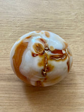 Charger l'image dans la galerie, Agate - Galet d'agate de Madagascar - vertus de l'agate en lithothérapie