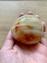 Charger l'image dans la galerie, Agate - Galet d'agate de Madagascar - vertus de l'agate en lithothérapie