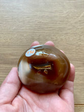 Charger l'image dans la galerie, Agate - Galet d'agate de Madagascar - vertus de l'agate en lithothérapie