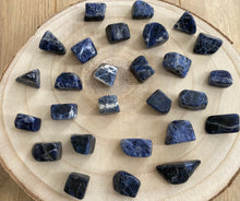 Charger l'image dans la galerie, Sodalite - Pierres roulées - Qualité AAA - Taille M (2,5-4cm)