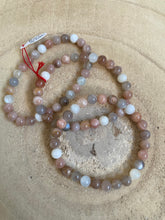 Charger l'image dans la galerie, Pierre de lune - Vertus de la pierre de lune en lithothérapie - Bracelet 6 mm en pierre de lune