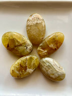 Opale dentritique  jaune - Vertus de l’opale jaune en lithothérapie - Galets d’opale dendrite jaune