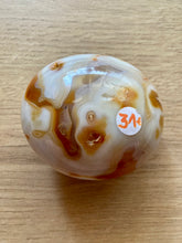 Charger l'image dans la galerie, Agate - Galet d'agate de Madagascar - vertus de l'agate en lithothérapie
