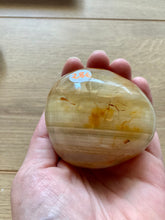 Charger l'image dans la galerie, Agate - Galet d'agate de Madagascar - vertus de l'agate en lithothérapie
