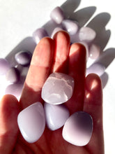 Charger l'image dans la galerie, Yttrium fluorite - pierres roulées en yttrium fluorite - vertus de l'yttrium fluorite en lithothérapie
