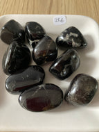 Purpurite - vertus de la purpurite en lithothérapie - Pierres roulées de purpurite