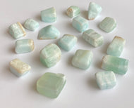 Calcite caraïbes : Expression spontanée, calme, claire. Dépasser sa timidité. Exprimer un non-dit. Communication paisible et harmonieuse.
