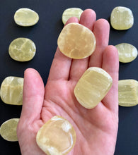 Charger l'image dans la galerie, Calcite jaune- Pierres roulées - Qualité AA
