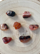 Charger l'image dans la galerie, Cornaline naturelle - Pierres roulées de cornaline - vertus de la cornaline en lithothérapie
