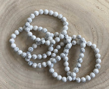 Charger l'image dans la galerie, Howlite - Bracelet 8 mm- Qualité A -
