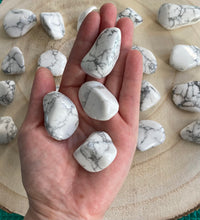 Charger l'image dans la galerie, Howlite - Pierres roulées - Qualité A -Taille M (3-5 cm)
