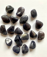 Iolite - Vertus de la Iolite en lithothérapie - Pierres roulées de Iolite