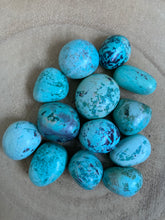 Charger l'image dans la galerie, Chrysocolle - Pierres roulées -Taille M - Origine Pérou

