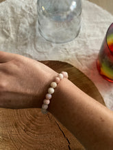 Charger l'image dans la galerie, Vertus de l’Opale rose en lithothérapie - Bracelet d’opale rose
