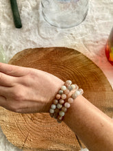 Charger l'image dans la galerie, Pierre de lune - Vertus de la pierre de lune en lithothérapie - Bracelet 8 mm en pierre de lune
